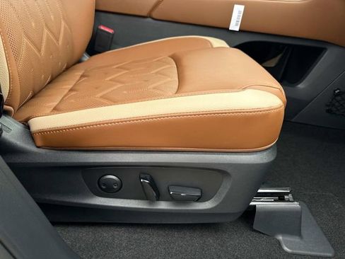 New 2026 Nissan Pathfinder Platinum image 17