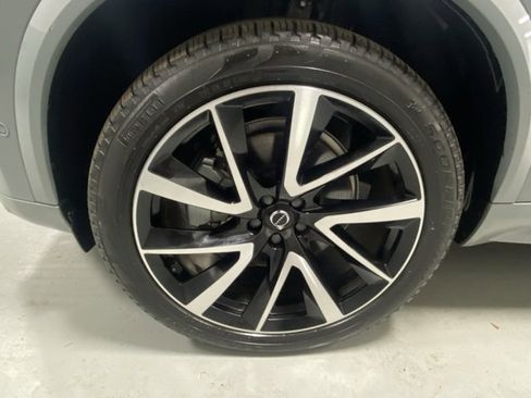 Used 2024 Volvo XC90 B6 Plus w/ Protection Package image 5