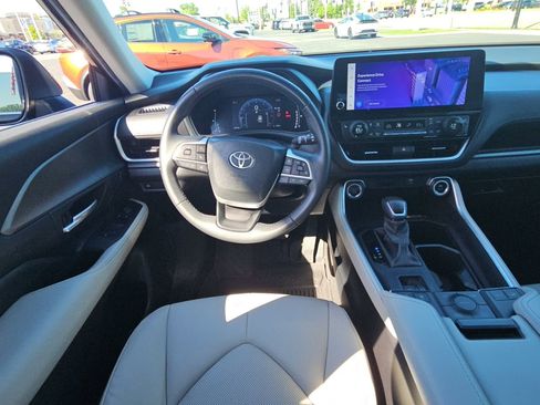 Certified 2024 Toyota Grand Highlander AWD image 9