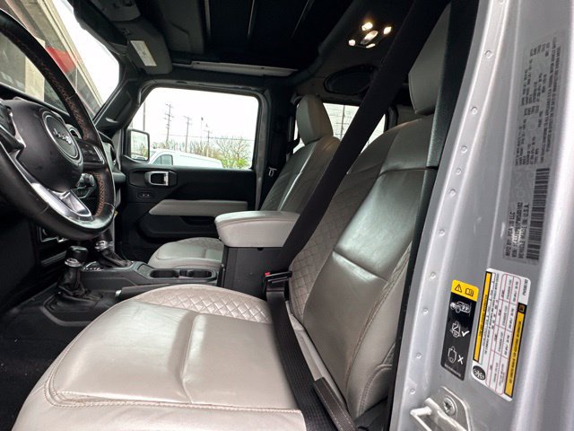 Used 2023 Jeep Wrangler Unlimited Sahara AWD/4WD image 12