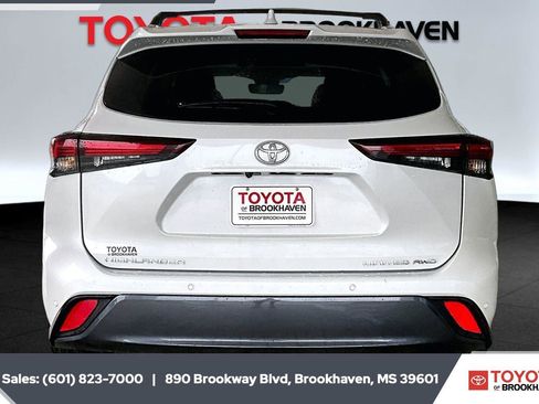 Used 2026 Toyota Highlander Limited AWD/4WD image 4