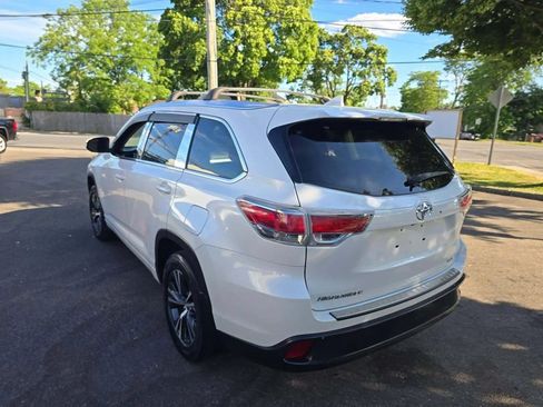 Used 2016 Toyota Highlander XLE AWD/4WD image 2