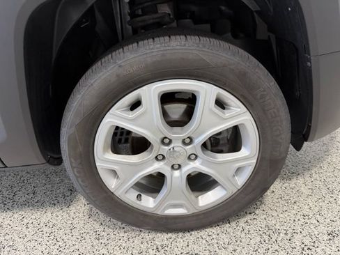 Used 2018 Jeep Renegade Limited AWD/4WD image 31