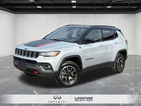 Used 2025 Jeep Compass Trailhawk image 1