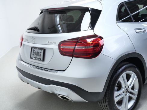 Used 2018 Mercedes-Benz GLA 250 4MATIC image 5