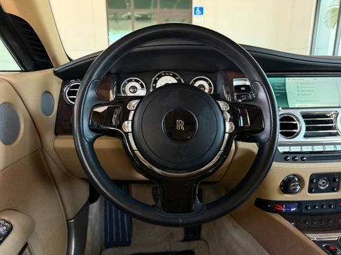 Used 2014 Rolls-Royce Wraith image 39