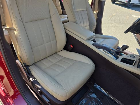 Used 2016 Lexus ES 300h w/ Luxury Package w/Wood Trim FWD image 13