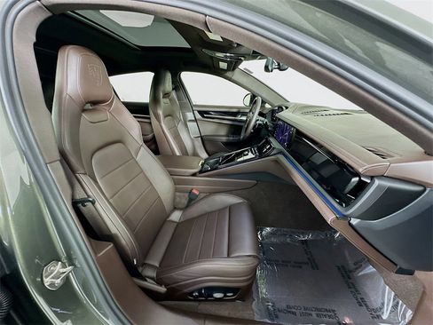 Used 2025 Porsche Panamera 4 image 30