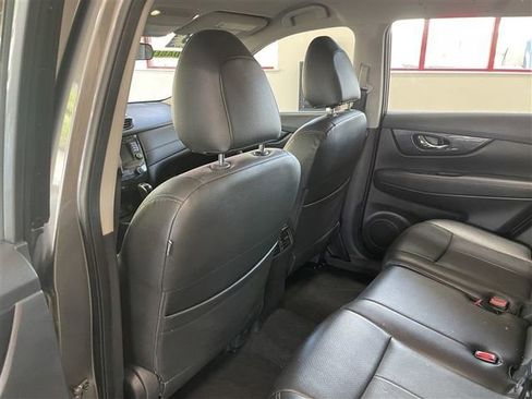 Used 2018 Nissan Rogue S AWD/4WD image 27