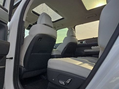 Used 2025 Hyundai Santa Fe Calligraphy AWD/4WD image 10