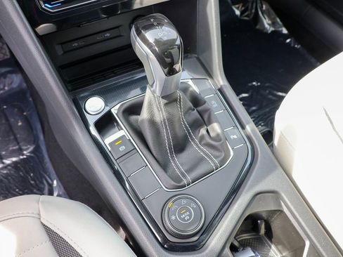 New 2025 Volkswagen Taos SE image 31