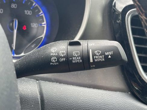 Used 2020 Chrysler Pacifica Touring-L FWD image 40