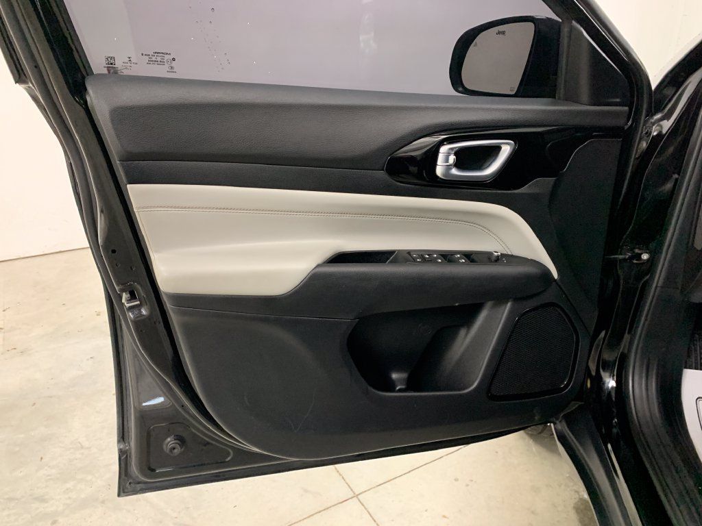 Used 2022 Jeep Compass Limited AWD/4WD image 18