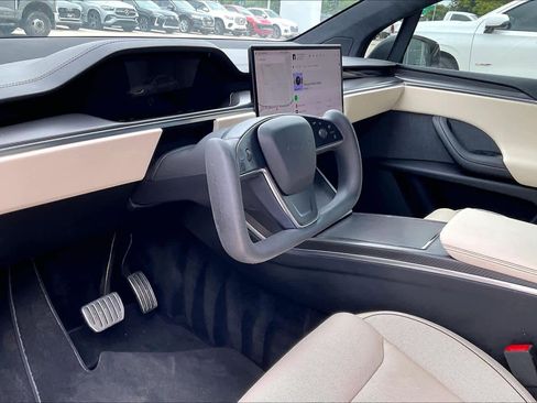 Used 2022 Tesla Model X Plaid AWD/4WD image 17