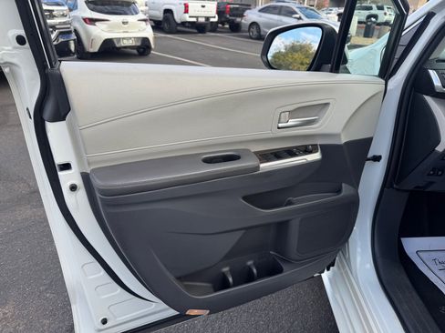 Used 2021 Toyota Sienna XLE image 13