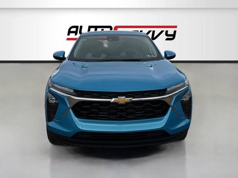 Used 2025 Chevrolet Trax LS w/ LS Convenience Package FWD image 2