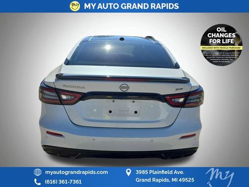 Used 2023 Nissan Maxima SR w/ Sport Mat Group image 6