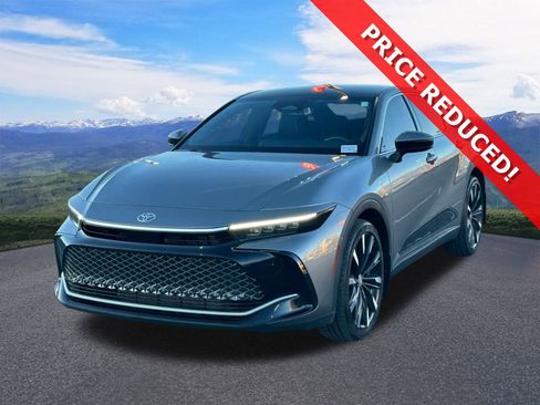 Used 2023 Toyota Crown Platinum image 1