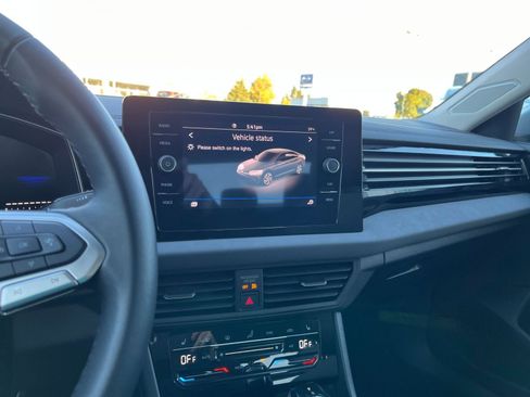 Used 2025 Volkswagen Jetta SE image 21