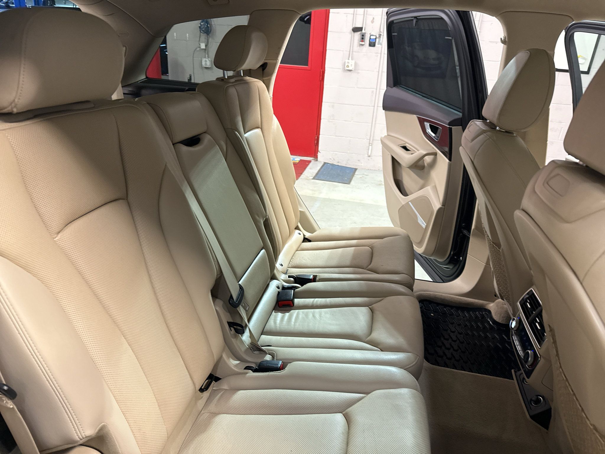 Used 2017 Audi Q7 3.0T Prestige w/ Prestige Package AWD/4WD image 21