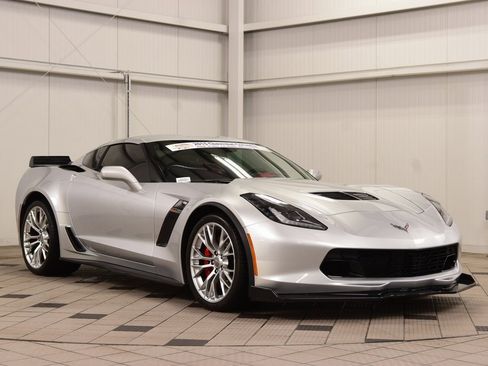 Used 2015 Chevrolet Corvette Z06 w/ 3LZ Preferred Equipment Group image 3