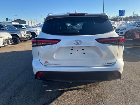 Used 2021 Toyota Highlander XLE image 6