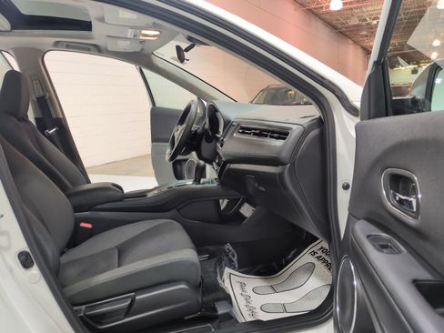 Used 2022 Honda HR-V EX image 9