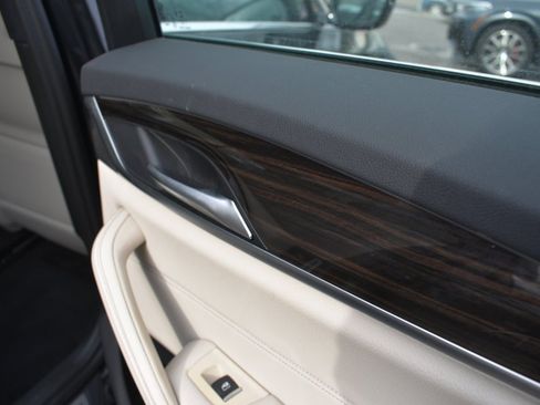 Used 2023 BMW 530e xDrive w/ Convenience Package image 28