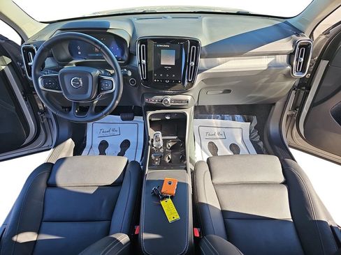 Used 2025 Volvo XC40 B5 Plus image 12