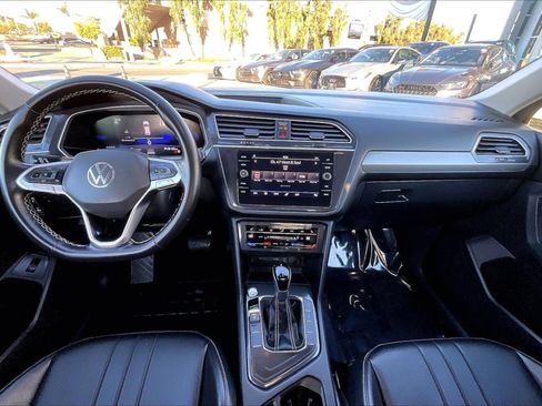 Used 2024 Volkswagen Tiguan SE image 12