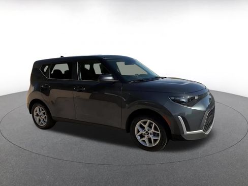 Used 2025 Kia Soul LX w/ LX Technology Package FWD image 2