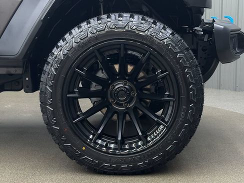 Used 2024 Jeep Wrangler Unlimited w/ Convenience Group AWD/4WD image 9