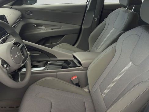 Certified 2024 Hyundai Elantra SE FWD image 11