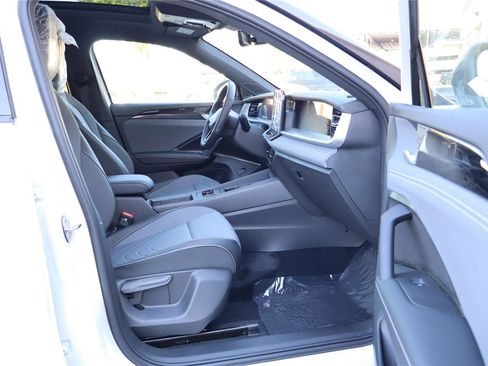 New 2026 Volkswagen Tiguan SE R-Line image 26