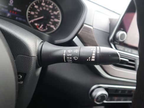 Used 2024 Nissan Altima 2.5 SV image 18