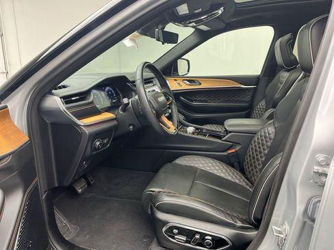 Used 2021 Jeep Grand Cherokee L Summit AWD/4WD image 3