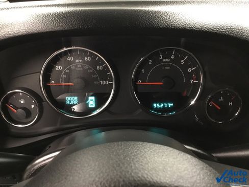 Used 2015 Jeep Wrangler Unlimited Rubicon w/ Connectivity Group image 42