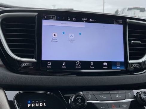 Used 2024 Chrysler Pacifica Touring-L FWD image 46
