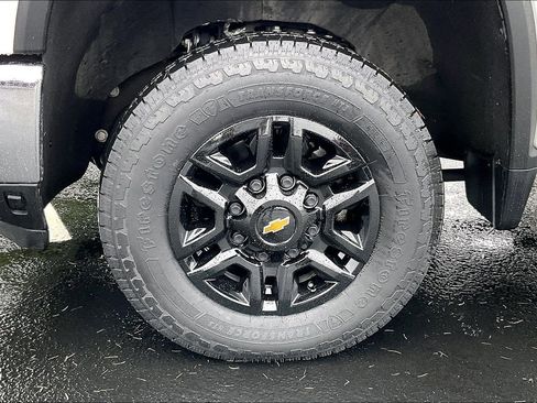 Used 2024 Chevrolet Silverado 2500 LT image 8