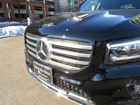 Used 2025 Mercedes-Benz GLB 250 4MATIC image 24