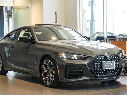Used 2026 BMW 430i Coupe w/ M Sport Package RWD image 3