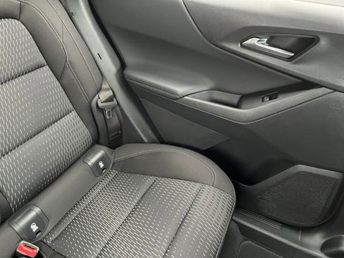 Used 2025 Chevrolet Equinox LT image 37