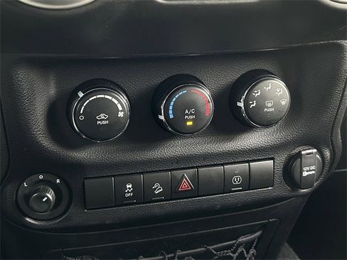 Used 2017 Jeep Wrangler Sahara image 19