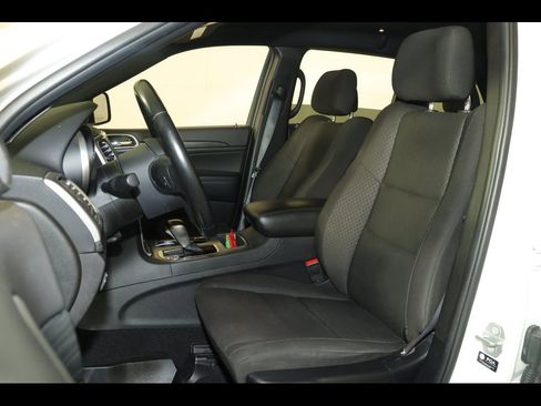 Used 2021 Jeep Grand Cherokee Laredo image 23