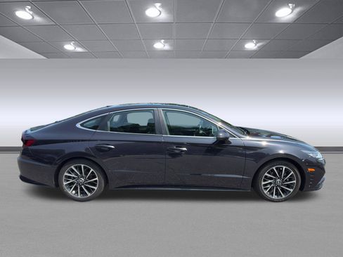 Certified 2023 Hyundai Sonata Limited w/ Cargo Package FWD image 4