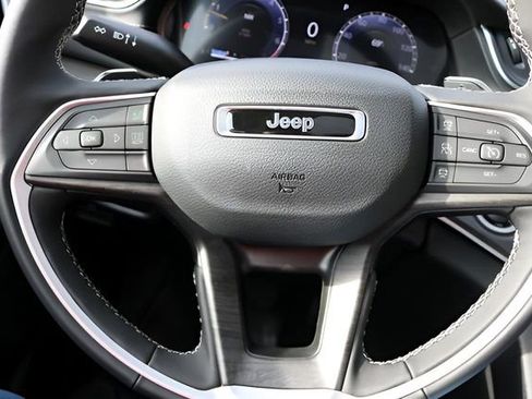 New 2025 Jeep Grand Cherokee Limited w/ Black Appearance Package image 21