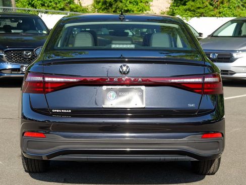 Used 2025 Volkswagen Jetta SE w/ Sunroof Package FWD image 6