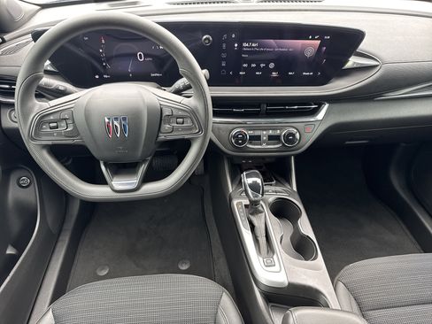 Used 2025 Buick Envista Sport Touring w/ Convenience II Package FWD image 18