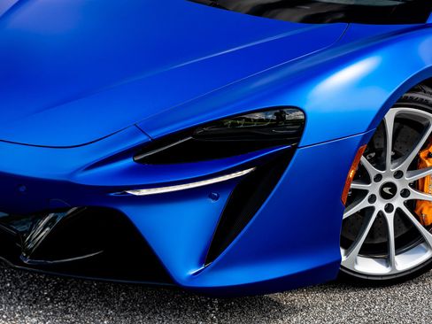 Used 2023 McLaren Artura PERFORMANCE image 5