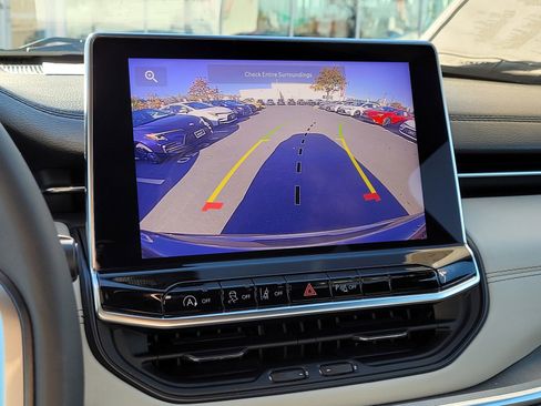 Used 2023 Jeep Compass Limited image 24